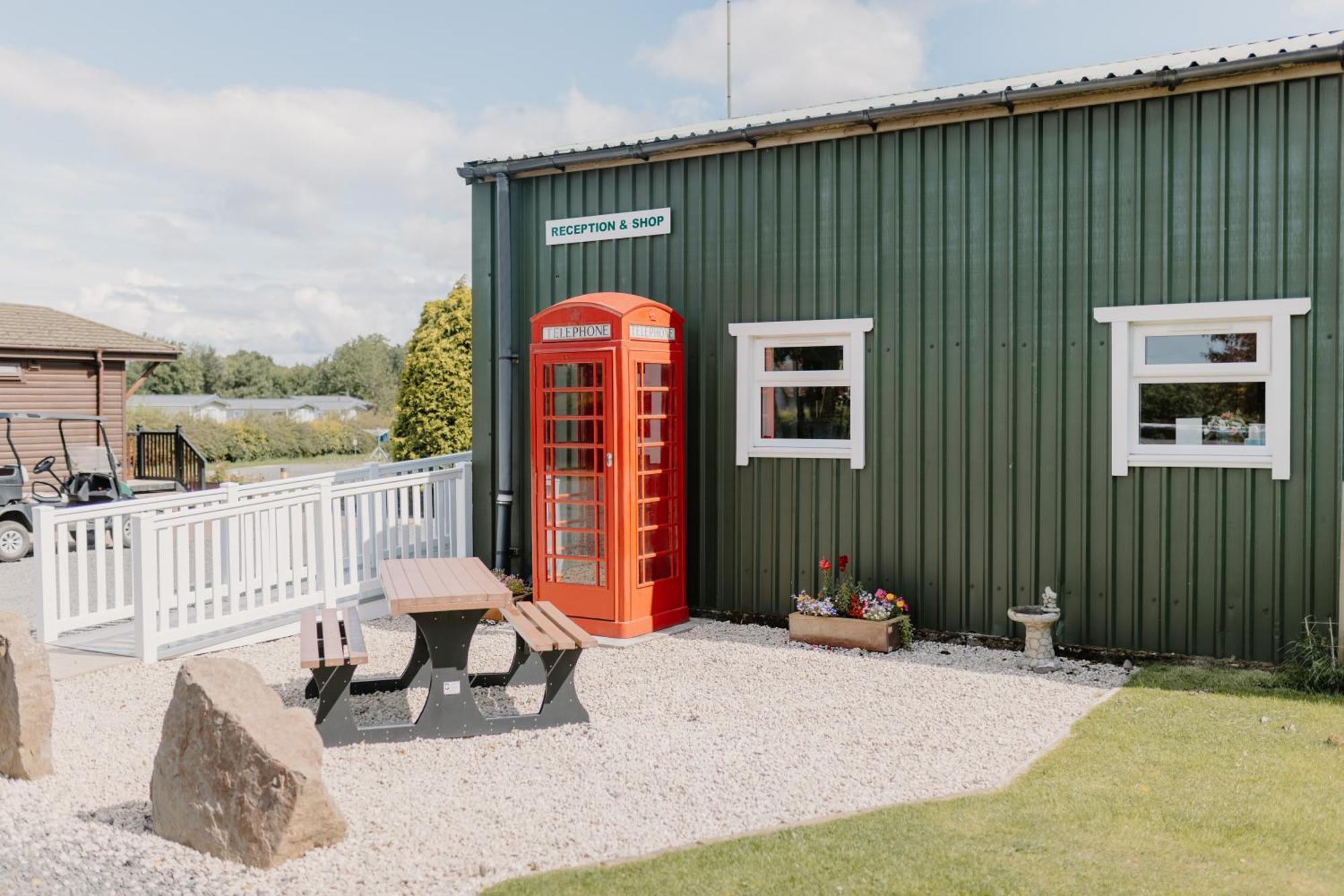 Linwater Holiday Park Villa Newbridge  Exterior foto